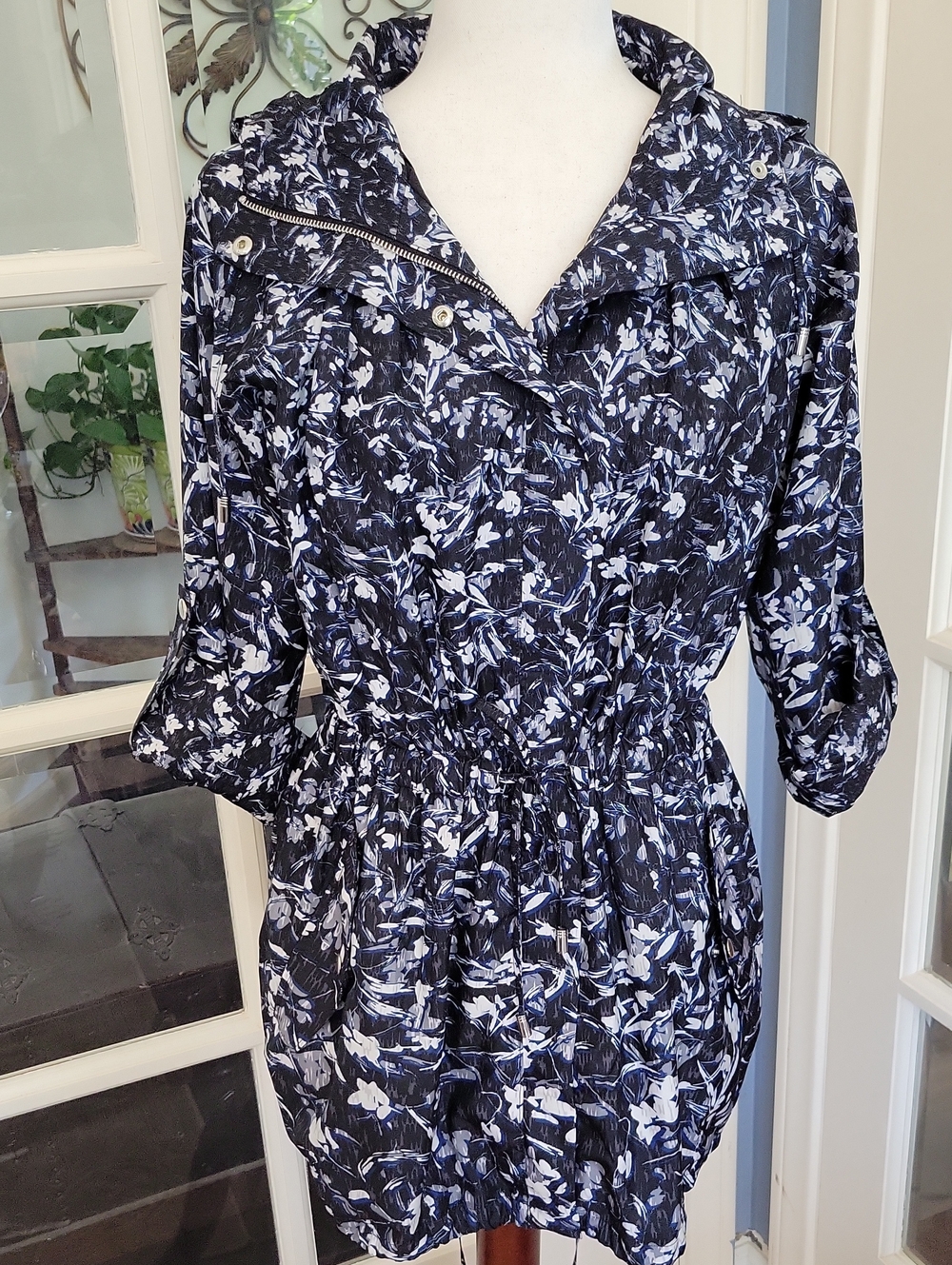 White House Black Market Black and White Floral Long Sleeve Dress